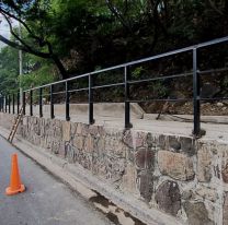 Instalaron barandas de contención peatonal en la nueva caminería en el acceso a Salta