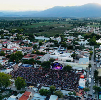 El Chaqueño Palavecino cantó hasta las 11 de la mañana en el cierre de la Serenata a Cafayate