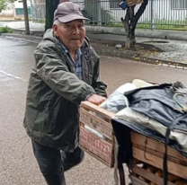 Abuelito salteño vende frutas a la calle para salir adelante